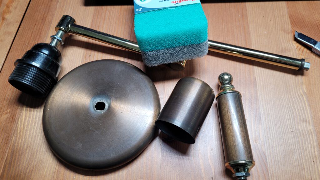 Some ordernairy household things or broken items